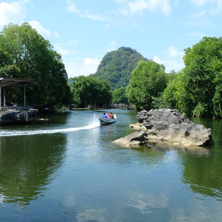 Yuk berpetualang ke kawasan pegunungan karst di Desa Salenrang, Sulawesi Selatan...