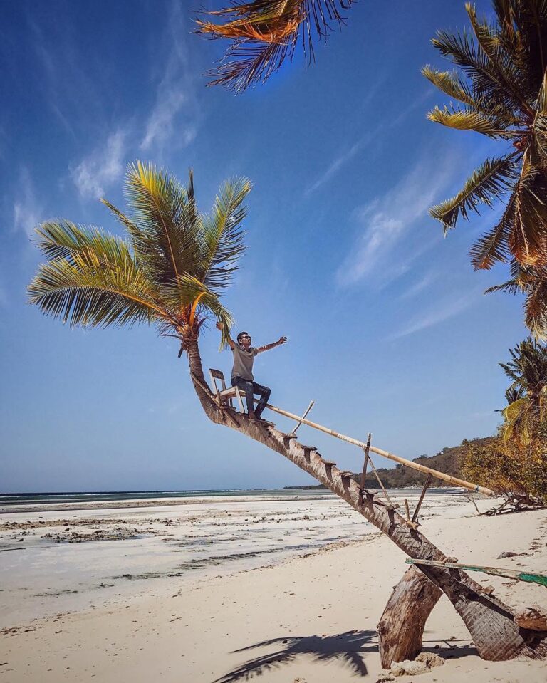 #explorealor Photo today by  around at Pantai Deree, Alor, Nusa Tenggara Timur
#...