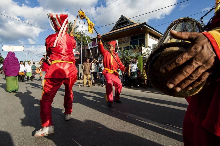 #explorebima_culture Photo today by  
Tarian Perang SOKA (mpa'a soka)

Tarian tr...