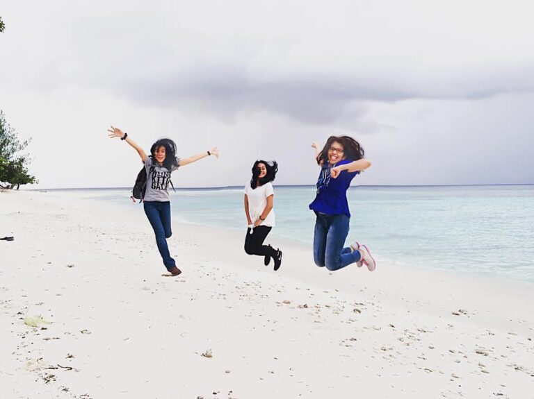 #exploreambon photo today by  at Pantai Jikumerasa, Namlea, Maluku.
#exploreindo...