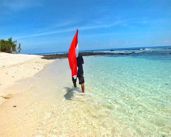 #explorealor Photo today by  around at Pantai Bekel, Alor, Nusa Tenggara Timur
#...