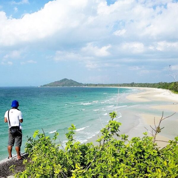 Location : Pantai Tanjung Siangau, Desa Limau Kecamatan Parittiga Jebus Kabupate...