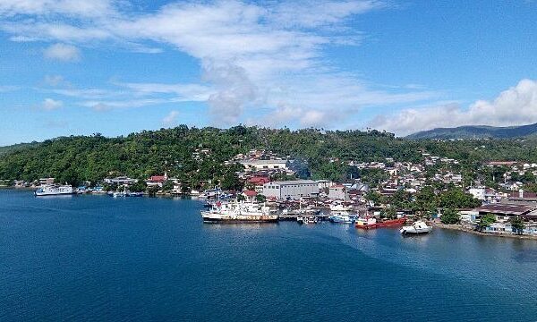 #exploreambon photo today by  taken at Jembatan Merah Putih, View kota ambon.
#e...