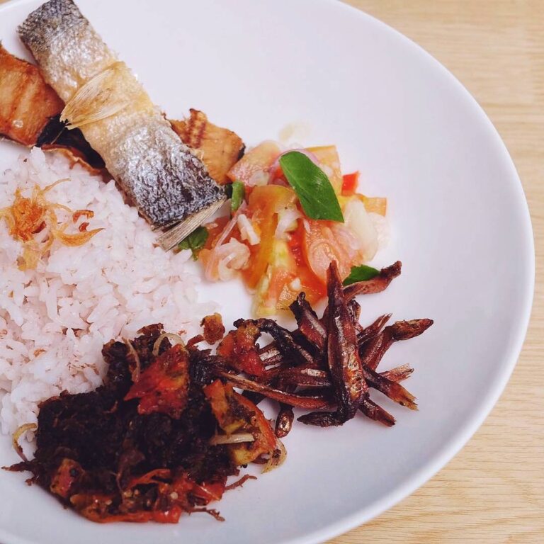#explorebima_culinary Photo today by  
Uta Maju ( Dendeng Menjangan ) , Uta Kare...