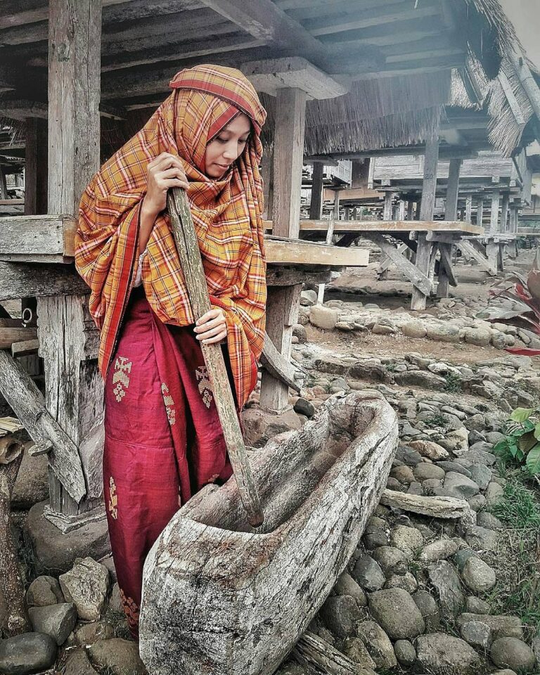 #explorebima_culture  Photo today by  taken at Uma Lengge Wawo

Mbaju Fare

Adal...