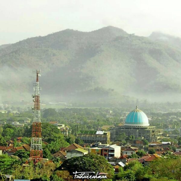 #explorebima Photo today by  taken at Danataraha
( View Al Muwahidin Mosque )

#...