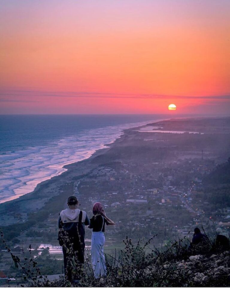 #explorejogja photo today by  taken at Bukit Paralayang/ Parangendog, Parangtrit...