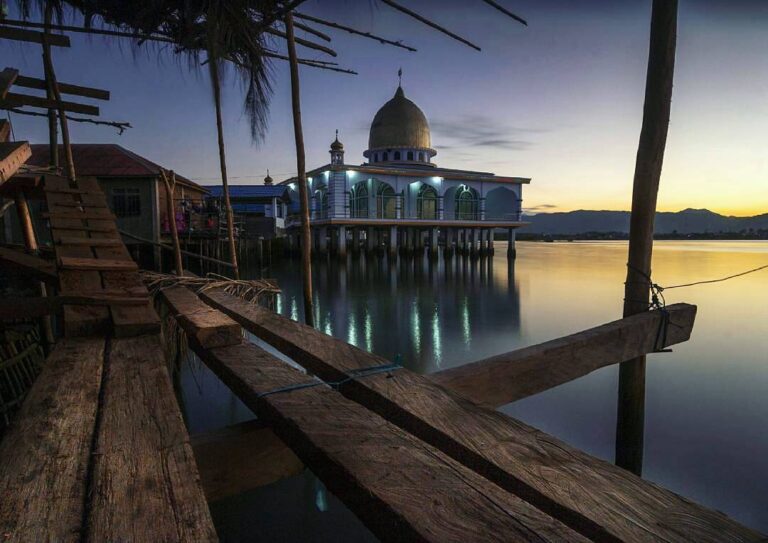 #explorebima Photo today by  taken at Bahrul Khairat Mosque Sape

#exploreindone...