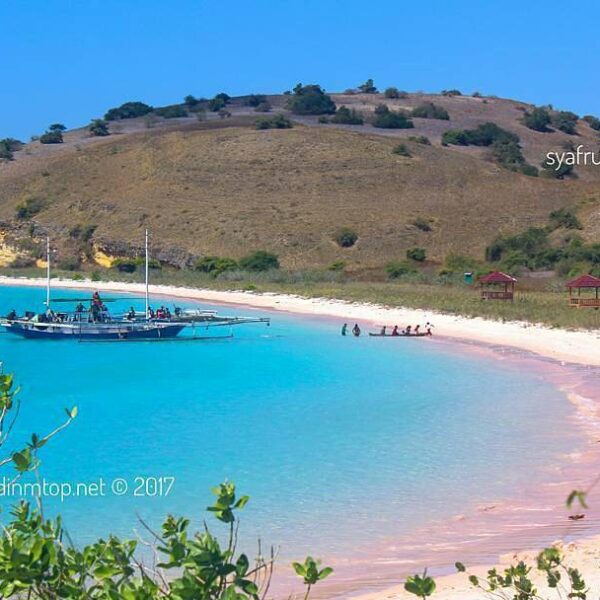 #explorebima Photo today by  taken at Pink Beach Lambu

#exploreindonesia...