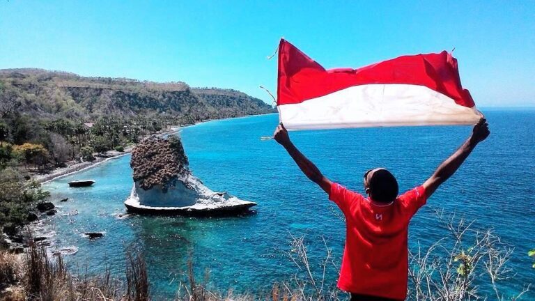 #explorealor Photo today by  Taken around at Pantai Pigewa, Alor, Nusa Tenggara ...