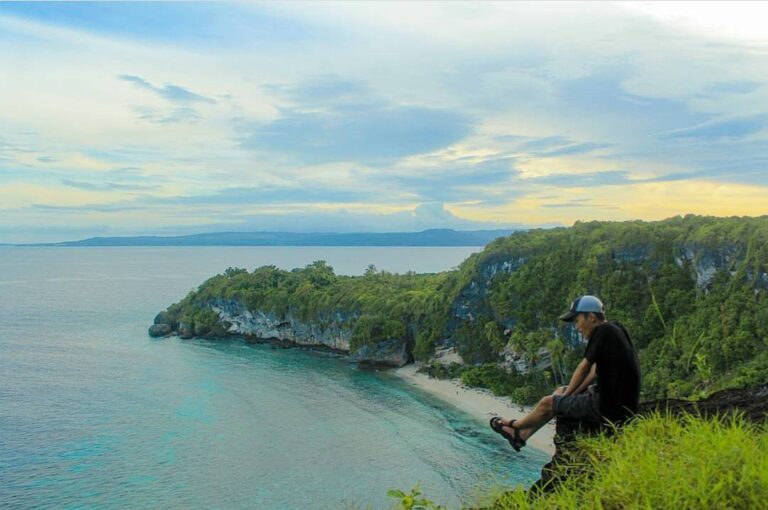#explorebaubau Photo today by  taken at Tebing Napa Sangia - Siompu, Buton Selat...
