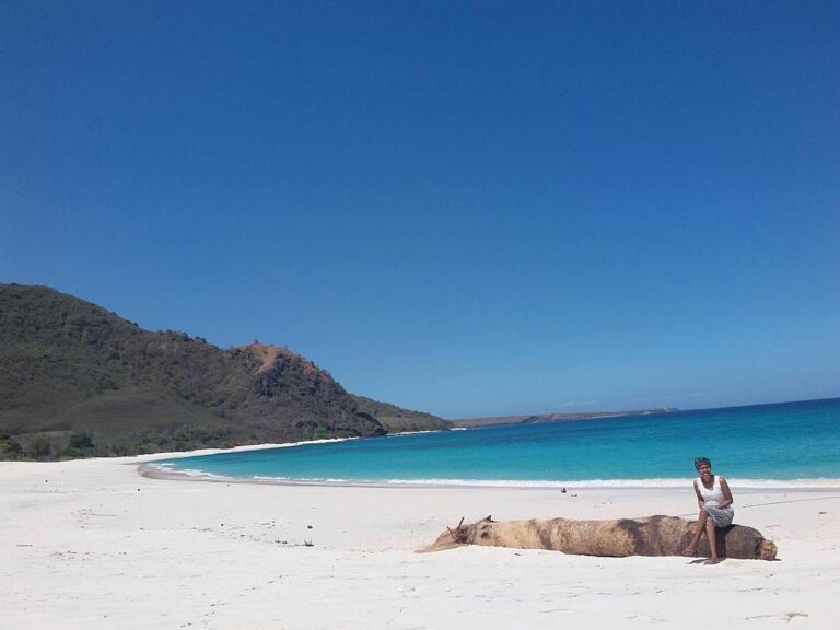 #explorealor Photo today by  Taken around at Pantai Ling Al, Alor, Nusa Tenggara...