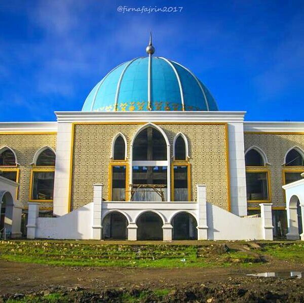 #explorebima Photo today by  taken at Sigi Nae

#exploreindonesia...