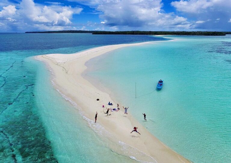 #exploreambon photo today by  taken at Pantai Ngurtavur, Tual, Maluku.
#explorei...