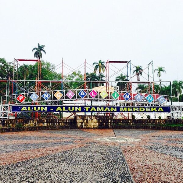#explorebangka by  taken at Alun-Alun Taman Merdeka Pangkalpinang.
#travelingind...