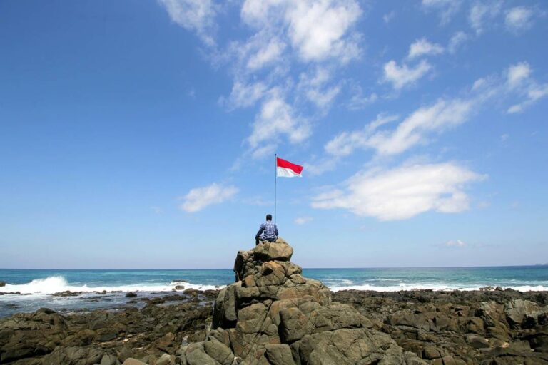 #explorebima Photo today by  taken at Lawoli Beach Lambu

#exploreindonesia...