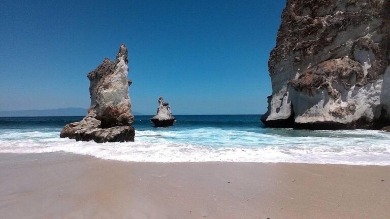 #explorealor Photo today by  Taken around at Pantai Pigewa, Alor, Nusa Tenggara ...
