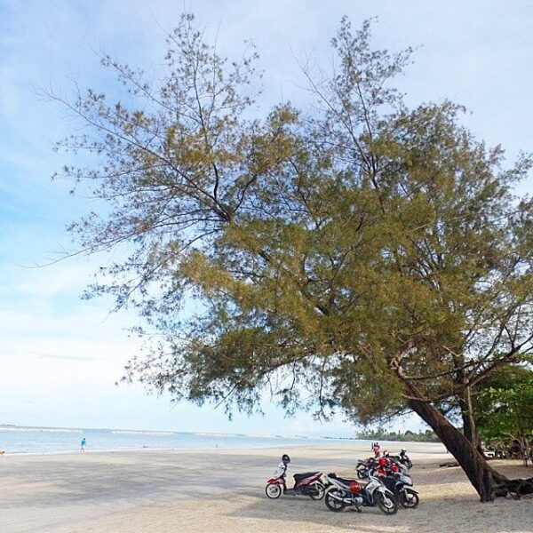 #explorebangka by  taken at Pantai Pasir Padi, Pangkalpinang.
#travelingindonesi...