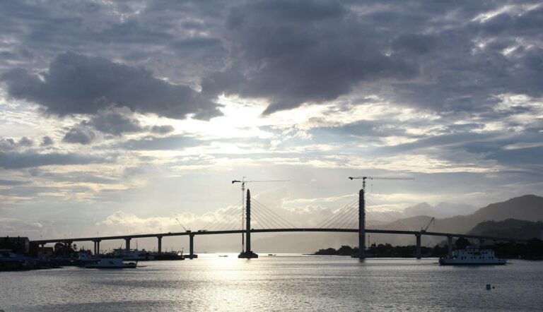 #exploreambon photo today by  taken at Teluk Ambon , Jembatan Merah Putih.
#expl...