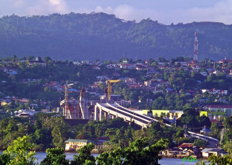 #exploreambon photo today by  taken at Teluk Kota Ambon, via kate kate.
#explore...