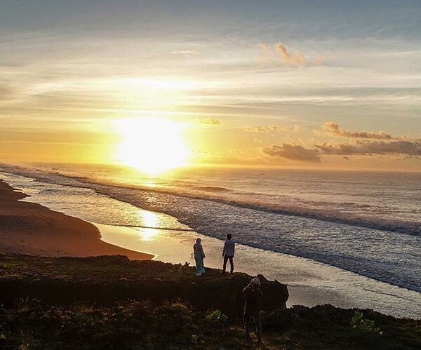 #exploresukabumi photo by  taken at Pantai Karang Bolong...