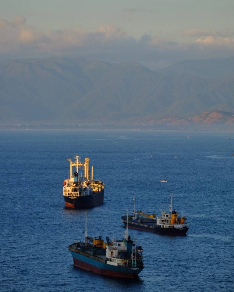 #explorebima Photo today by  taken at Bima Harbour

#exploreindonesia...