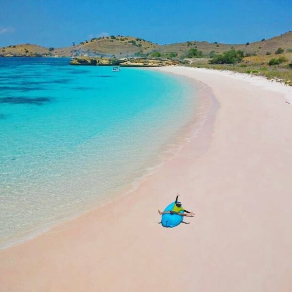 #explorebima Photo today by  taken at Pink Beach Lambu

#exploreindonesia...