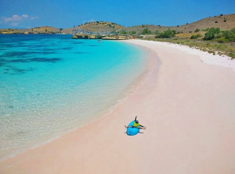 #explorebima Photo today by  taken at Pink Beach Lambu

#exploreindonesia...