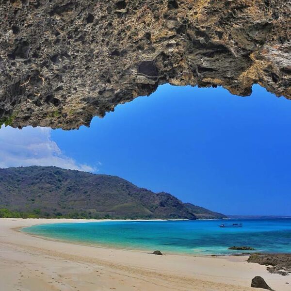 #explorealor Photo today by  Taken arround at Pantai Ling al , Alor, Nusa Tengga...