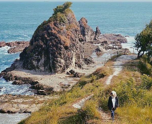 #explorejogja photo today by  taken at Pantai Watu Lumbung, Gunungkidul....