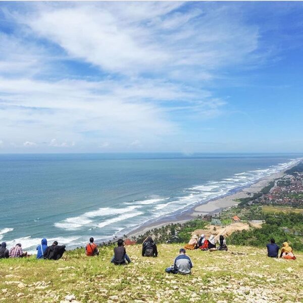 #explorejogja photo today by  taken at Bukit Parang Endog/ Paralayang, Parangtri...