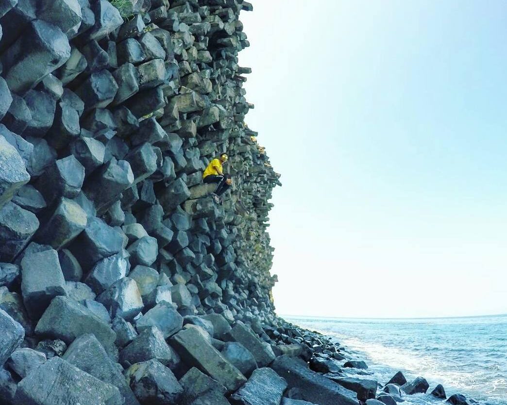 #explorebima Photo today by  taken at Tanjung Mariam Beach 
Columnar joint dihas...
