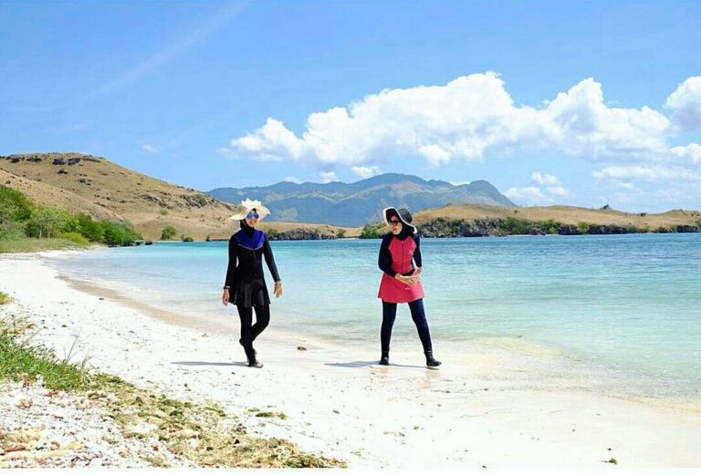 #explorebima Photo today by  taken at Kelapa Island Lambu

#exploreindonesia...