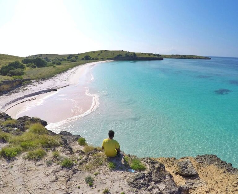 #explorebima Photo today by  taken at Pink Beach

#exploreindonesia...