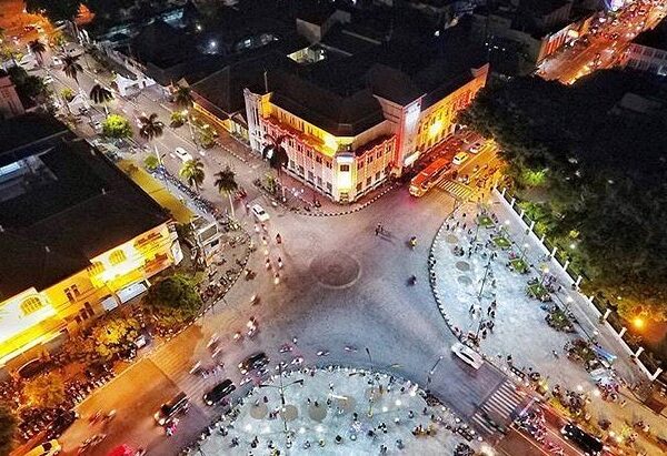 #explorejogja photo today by  Covering Kilometer Nol Yogyakarta, Malioboro....