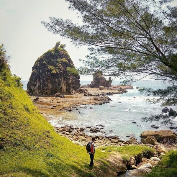 #explorejogja photo today by  taken at Pantai Watu Lumbung, Gunungkidul....