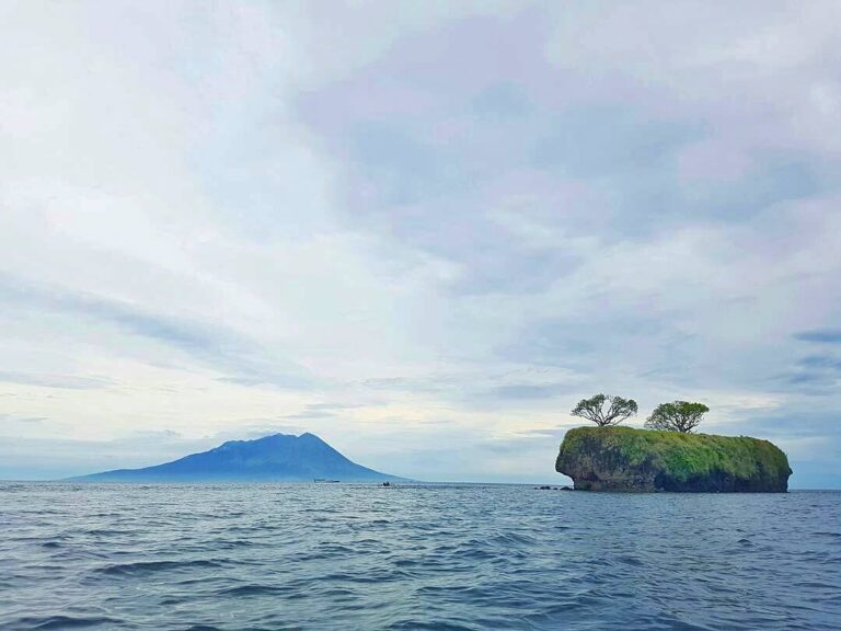 #explorebima Photo today by  taken at Pai Beach Wera ( View Mt Sangiang & Ular I...