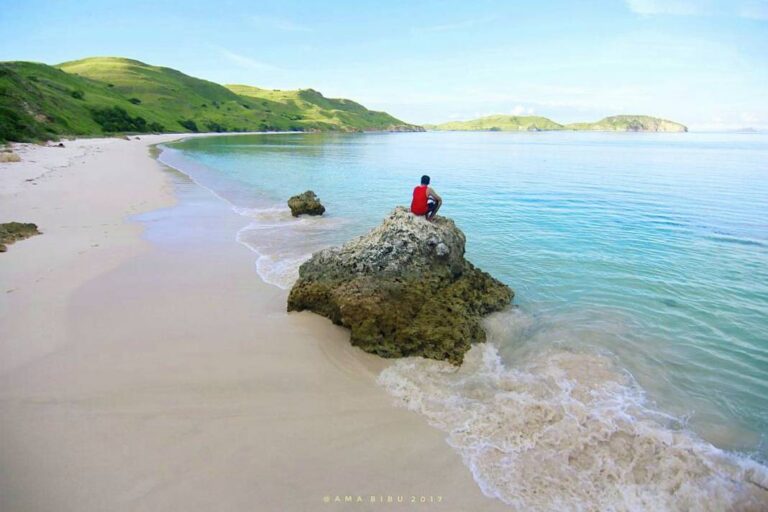 #explorebima Photo today by  taken at Oi Pa'i Beach Lambu

#exploreindonesia...