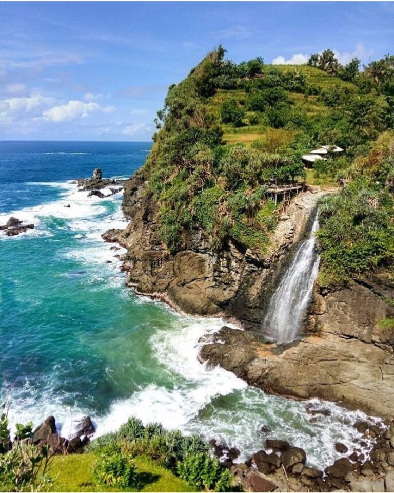 #explorejogja photo today by  taken at Bukit Pengilon around Pantai Siung, Gunun...
