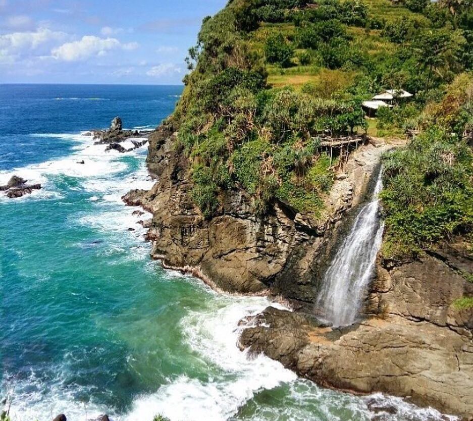#explorejogja photo today by  taken at Bukit Pengilon around Pantai Siung, Gunun...