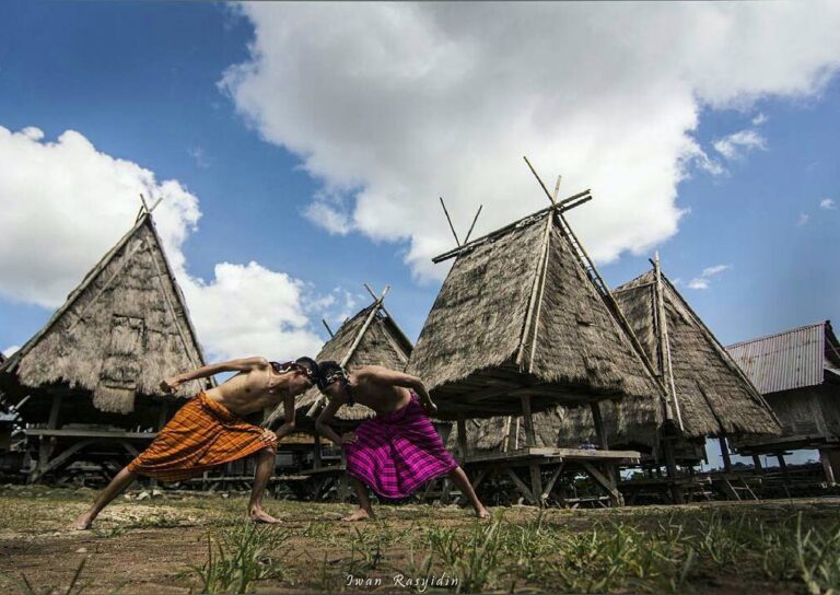 #explorebima_culture Photo today by  taken at Uma Lengge Wawo

Ntumbu Tuta ( Adu...
