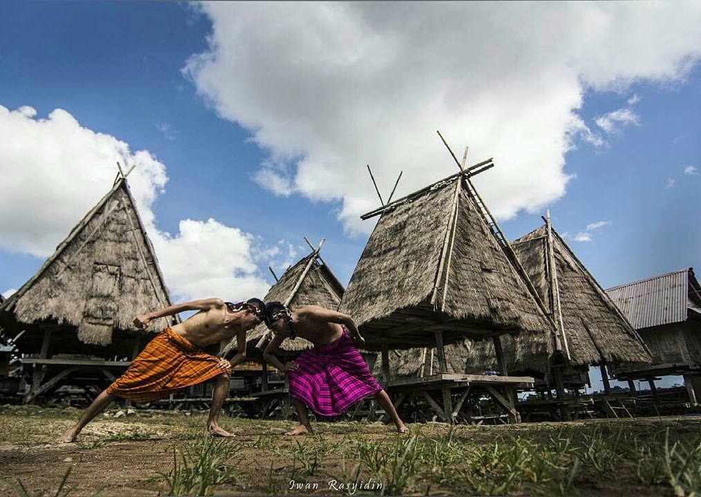 #explorebima_culture Photo today by  taken at Uma Lengge Wawo

Ntumbu Tuta ( Adu...