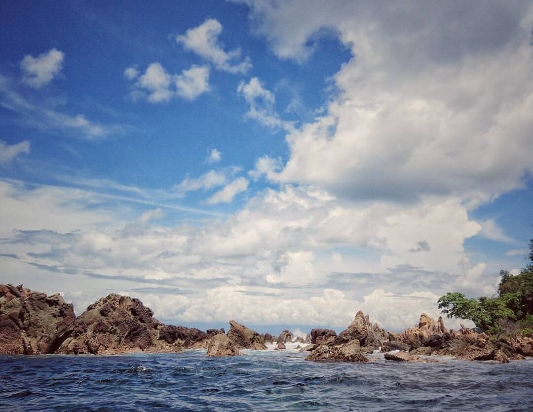 #exploresukabumi photo by  taken around Batu Punggung Naga Area, #CiletuhPalabuh...