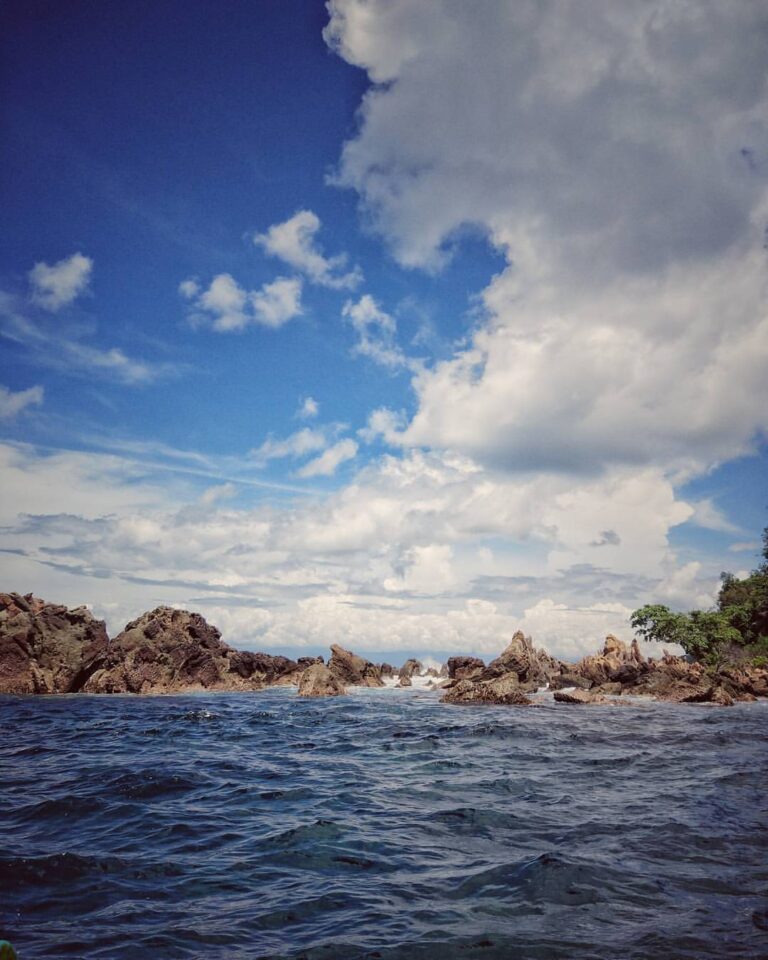 #exploresukabumi photo by  taken around Batu Punggung Naga Area, #CiletuhPalabuh...