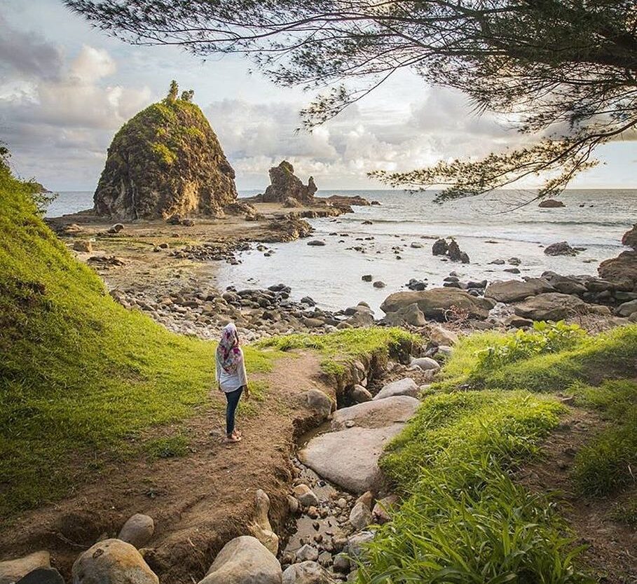 #explorejogja photo today by  take at Pantai Watu Lumbung, Gunungkidul....