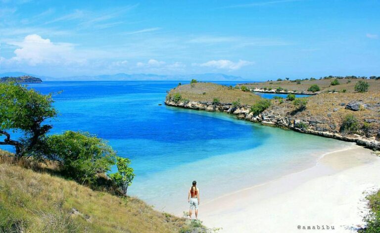 #explorebima Photo today by  taken at Mangge Longko Beach Lambu

#exploreindones...