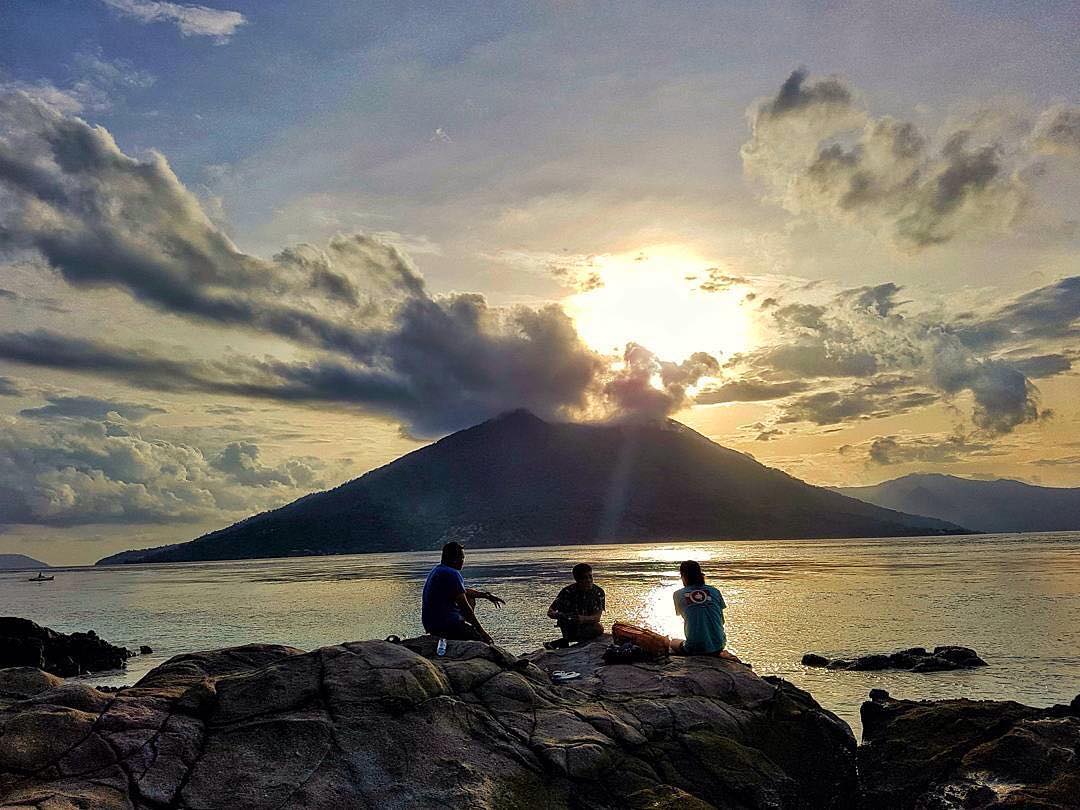 #explorealor Photo today by  Taken arround at Selat Pantar, Alor, Nusa Tenggara ...