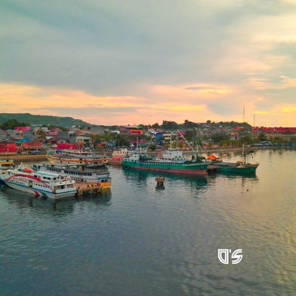 Photo today by  taken at Pelabuhan Murhum. #explorebaubau #travelingindonesia...