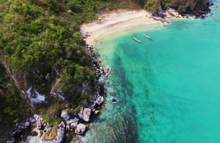 #explorebima Photo today by  taken around Rontu Beach, Bima, NTB.

#exploreindon...