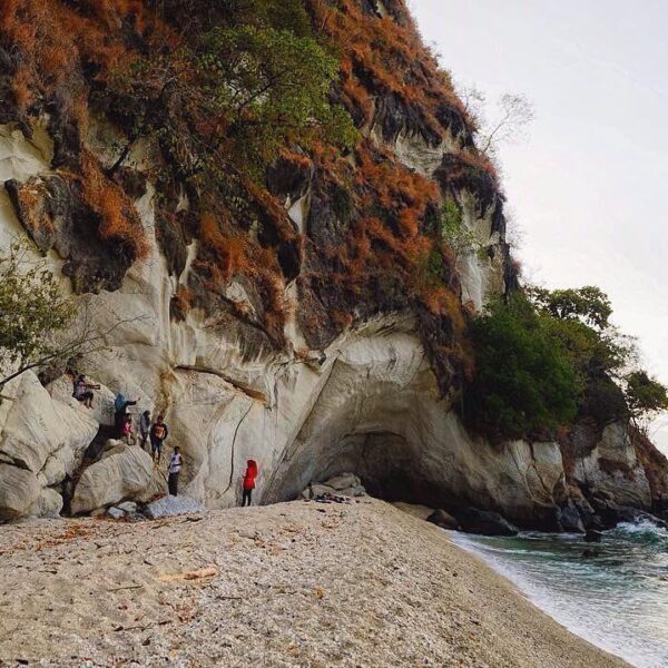 #explorealor Photo today by  Taken arround at Pantai Batu Putih, Alor, Nusa Teng...